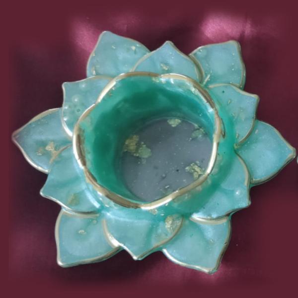 Lotus shaped tea light resin candle holder